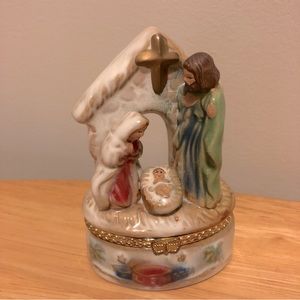 Vintage Religious Nativity Ceramic Porcelain Hinged Trinket Box